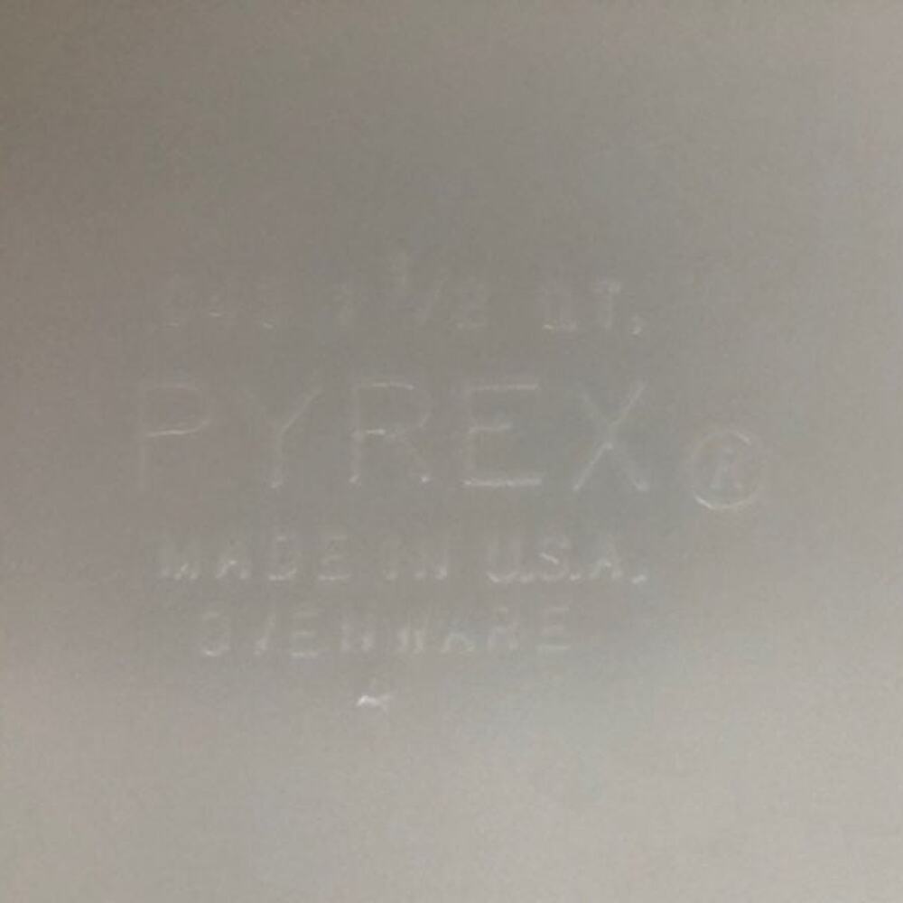 Vintage Pyrex Dish - Picture 4 of 4
